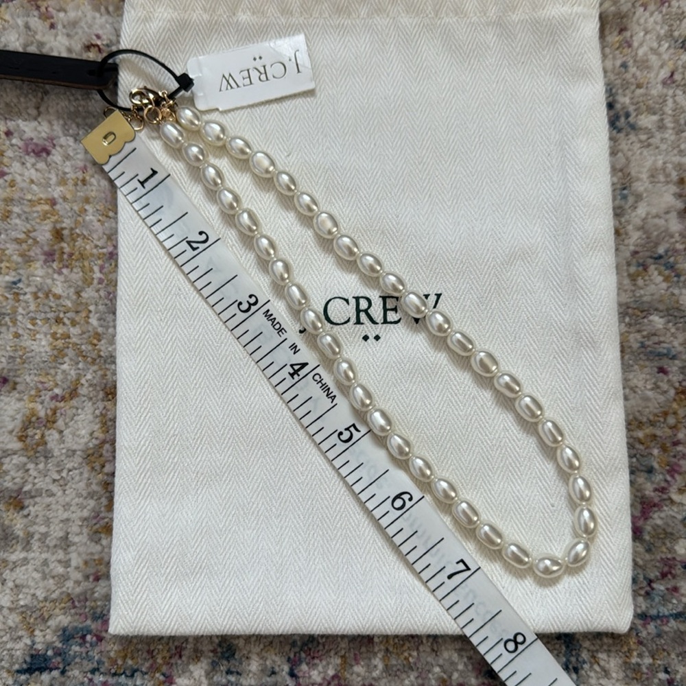 🎄J. Crew faux pearl choker/necklace with gold tone clasp. NWT. - Picture 3 of 4